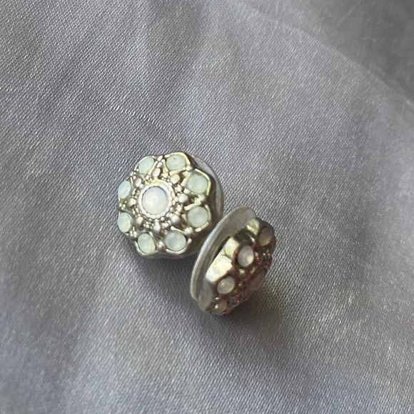 Earring studs - Picture 2 of 2